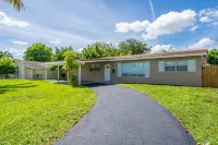 Bright 3BR + Private Pool · Quiet Hollywood Street - جاكوزي