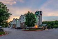 HomeTowne Studios & Suites Bentonville - parking