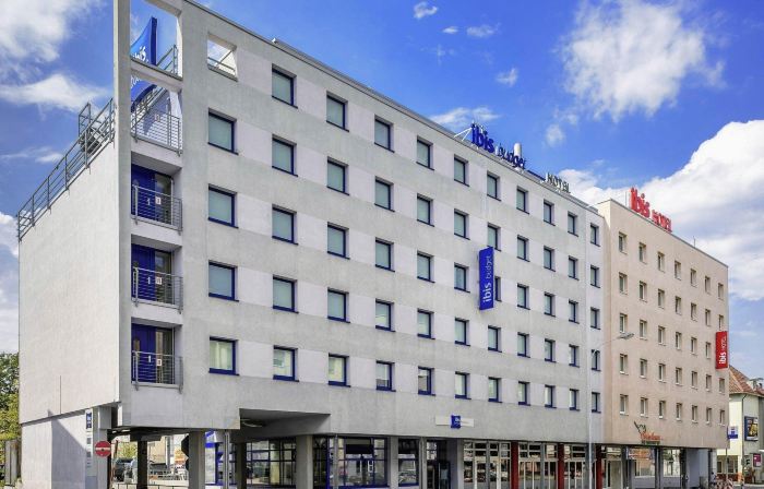 T H E Darmstadt