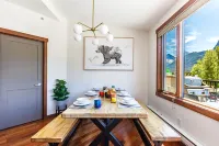 The Lookout  Stylish Escape with Mountain Views - 2-Star