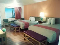 Motel 6 Madras, or - Bãi đậu xe