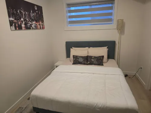 Reignare Suites 1-Bed Basement in SW Edmonton - Bungalows