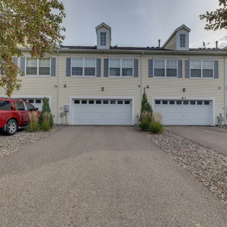 Shakopee Townhome Near Valleyfair & Mystic Lake