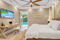 Beach! 2 Masters w Kings, Pets, Queen ensuite, hot tub, private heated Pool - 4-Star