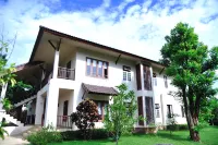 Teak Garden Resort, Chiang Rai Hotel in zona Ban Tham Pha Tong School