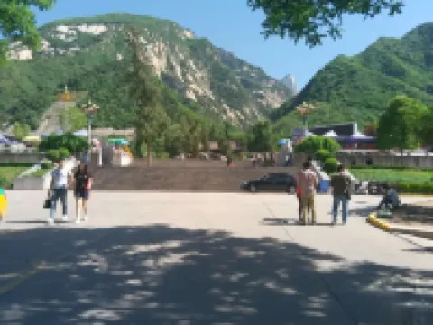 Huashan Longquan Hotel - Inns