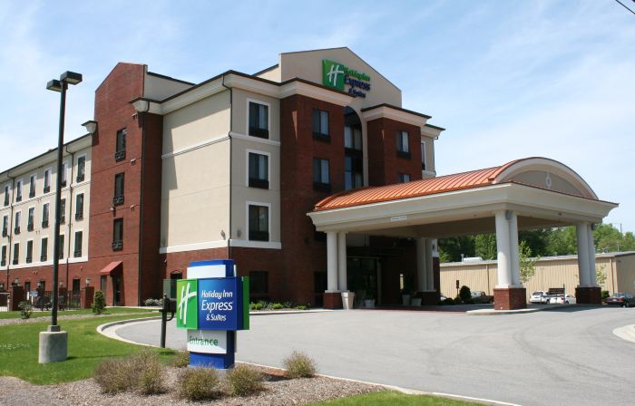 Holiday Inn Express & Suites ROCKINGHAM by IHG