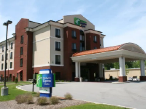 Holiday Inn Express & Suites ROCKINGHAM by IHG Hotels in Rockingham
