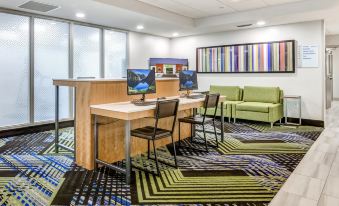 Holiday Inn Express & Suites Longview North