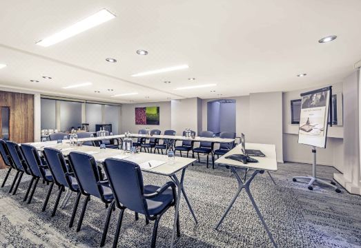 3. 머큐어 런던 패..