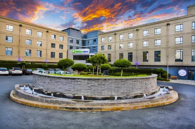 Holiday Inn Express Sandton - Woodmead Hotels near Dainfern