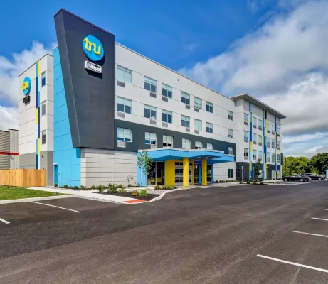 Tru by Hilton Camillus Syracuse - parking