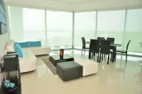 Modern 3 Bedroom Apartment with Sea-Beach View