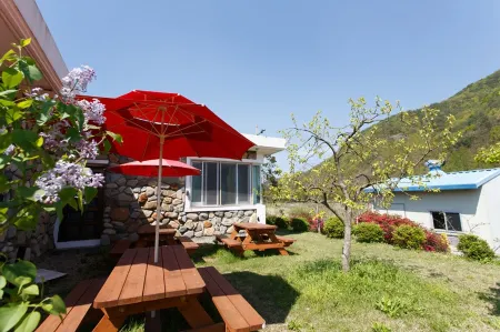 Cheongdo Gangbyeon Dolgorae Pension