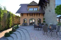 Garni Hotel Chicha - Winery ŠKRBIĆ Hotels near Галерија савременe уметности