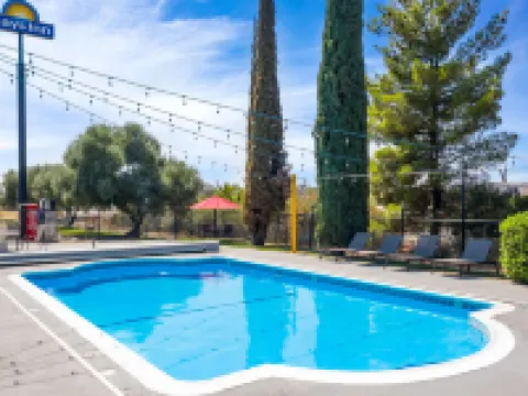 雷德布拉夫戴斯酒店 雷德布拉夫酒店