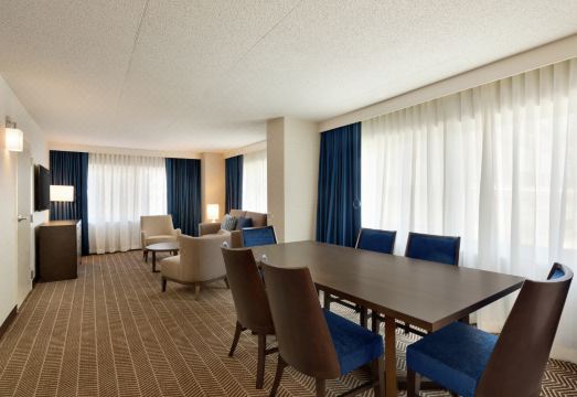 Embassy Suites by Hilton Boston at Logan Airport 대표 이미지