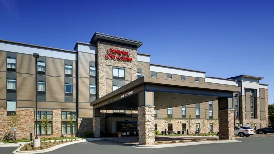 Hampton Inn & Suites Milwaukee West