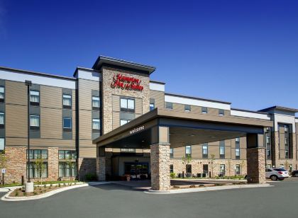 Hampton Inn & Suites Milwaukee West