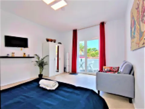 Fantastico 2 - Large Balcony, Free Parking, Air Conditioning, Free Netflix, BBQ