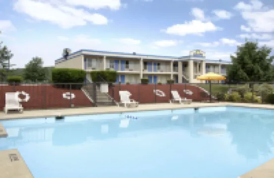 Days Inn by Wyndham Staunton