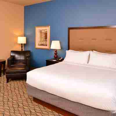 Holiday Inn Express & Suites Wichita Falls Rooms