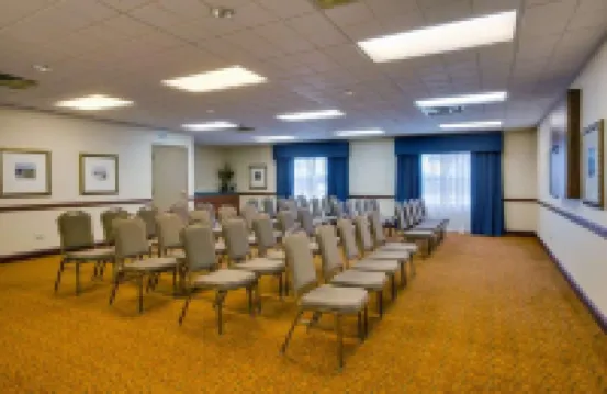Country Inn & Suites by Radisson, Crystal Lake, IL