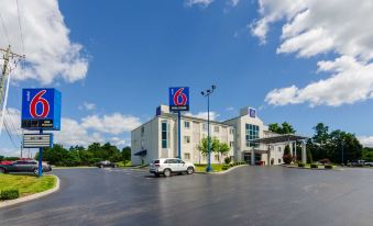 Motel 6 Bristol, VA