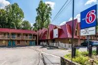 Motel 6 Gatlinburg, TN - Smoky Mountains - Pet friendly