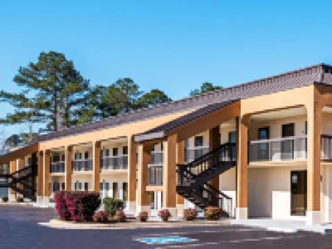 Quality Inn & Suites Hotels in Dillon County