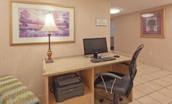 La Quinta Inn & Suites by Wyndham Warwick Providence Airport