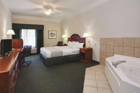 La Quinta Inn and Suites Fort Myers I-75