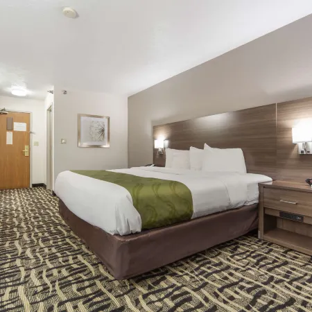 Quality Inn & Suites Omaha Chalco