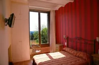 Hostal la Fuente فنادق في Barbastro