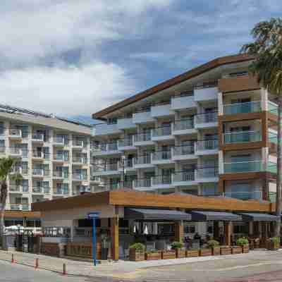 Riviera Hotel & Spa Hotel Exterior