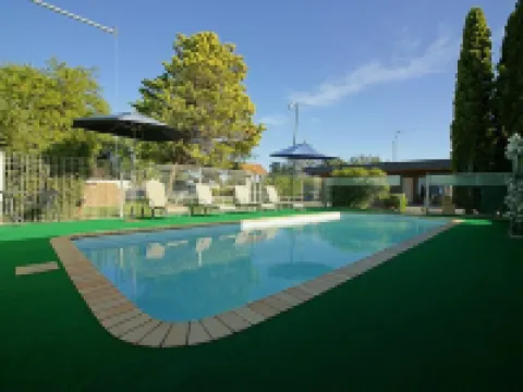 Nicholas Royal Motel - No Pets Allowed Hotels in Hay