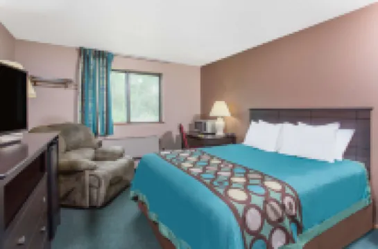 Super 8 by Wyndham Austin MN