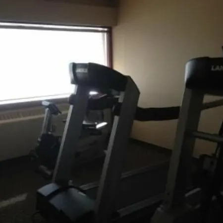 Travelodge by Wyndham Winnipeg Airport West