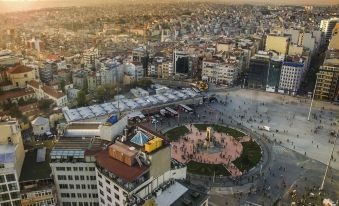 La Porte de Taksim