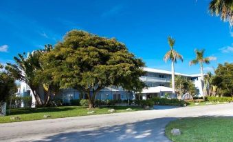 Flamingo Bay Hotel & Marina