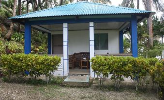 Octopussy Bungalow Beach Resort - Housity
