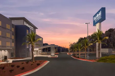 Fairfield Inn & Suites Seneca Clemson Univ Area Отели рядом с достопримечательностью «Парк округа Юг Ков»