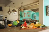 Ocean Breeze Boutique Hotel & Marina - bar