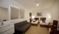 Marco Polo Party Hostel - Airport Shuttle