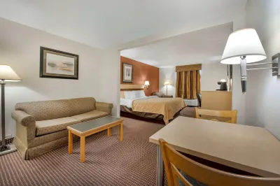 Quality Inn & Suites South-Obetz Hotels near Rickenbacker International Airport