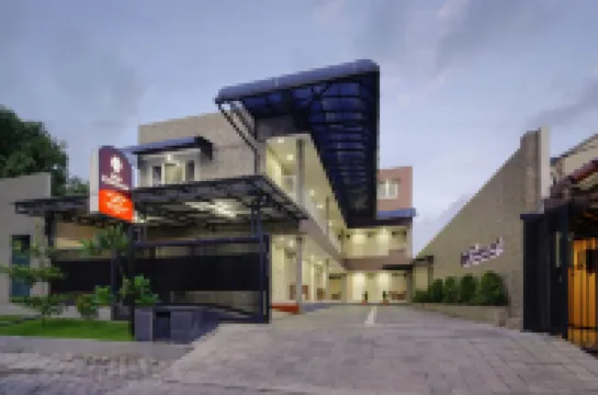 Grand Kebonsari - Guest House & Homestay Syari'ah Hotel di Menanggal