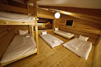 Tombi Lodge