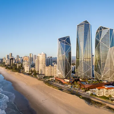 The Langham, Gold Coast and Jewel Residences Отели рядом с достопримечательностью «Морской Мир»