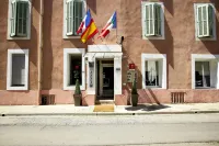 Kyriad Nimes Centre Hotels near Carre d'Art
