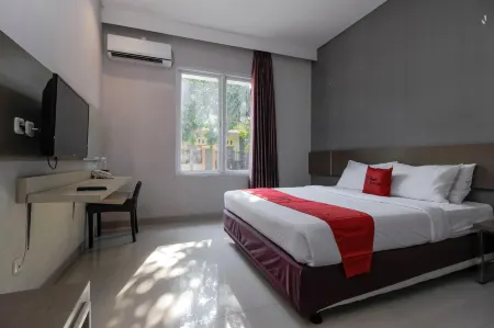 RedDoorz Near Goa Sunyaragi